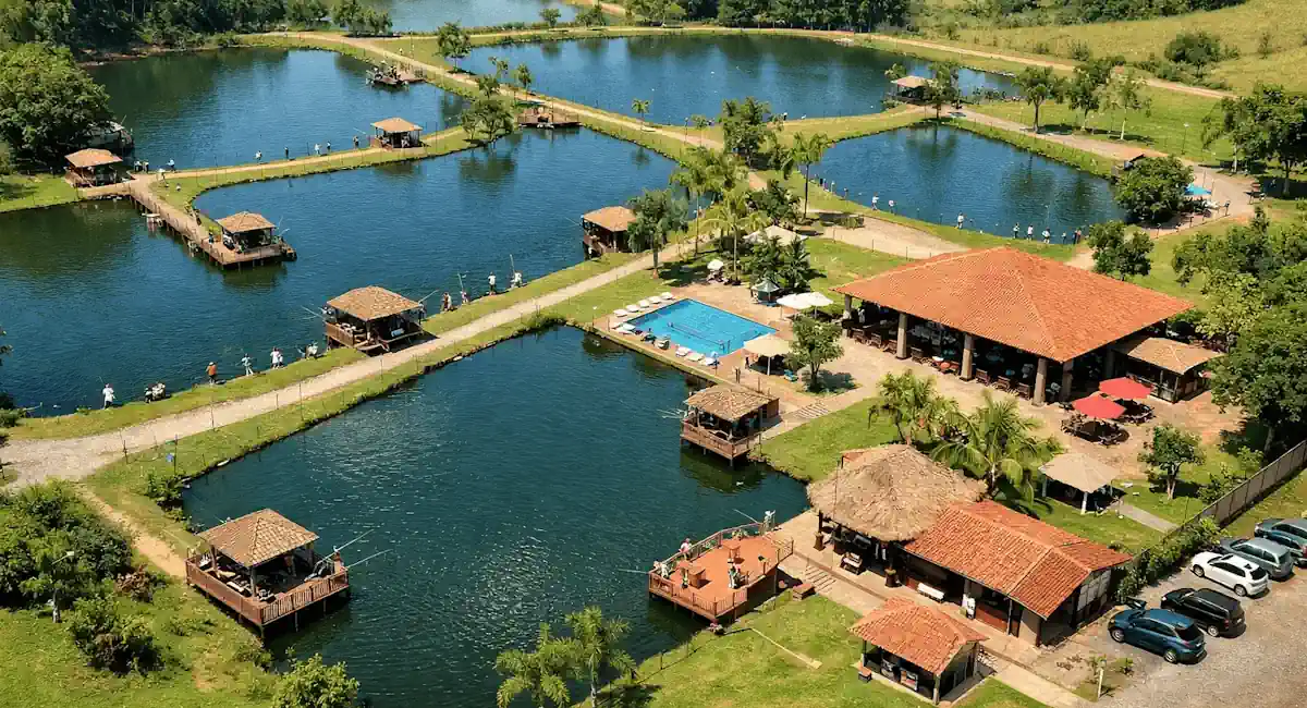 Estrutura completa de pesque e pague com lagos e área de lazer